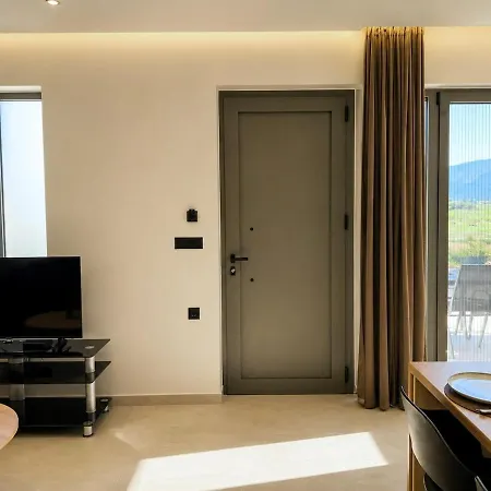 Aimilio's Place - Peaceful 2-bedroom *